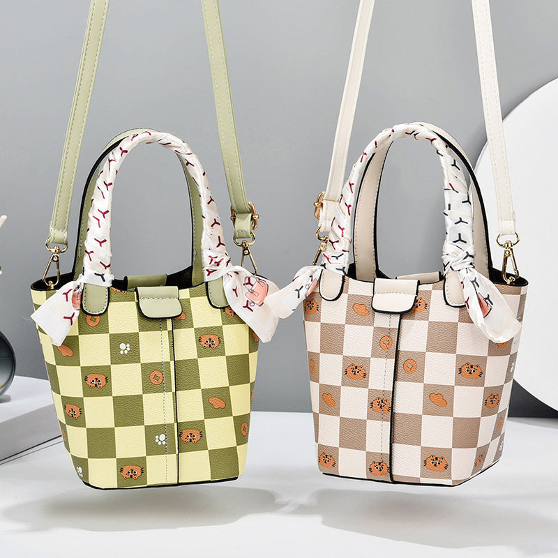 New Fashion High-end Retro Shoulder Bag